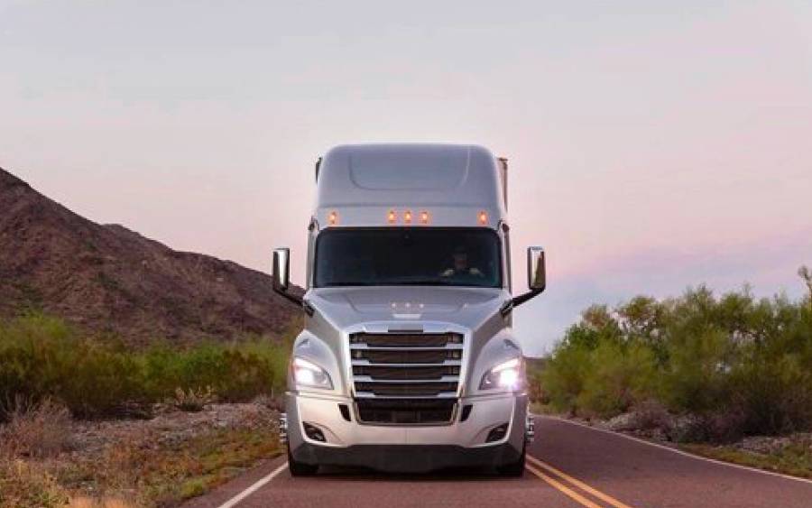 Freightliner Cascadia DEF Light Blinking
