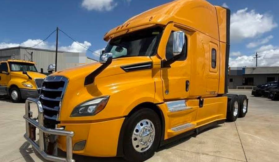 Freightliner Cascadia transmission fault light