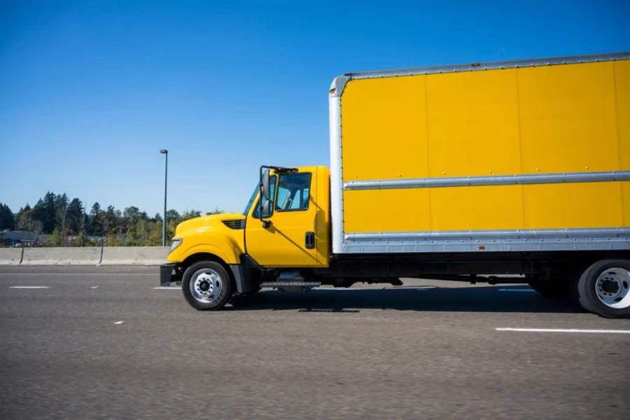 NON-CDL FREIGHTLINER BOX TRUCK